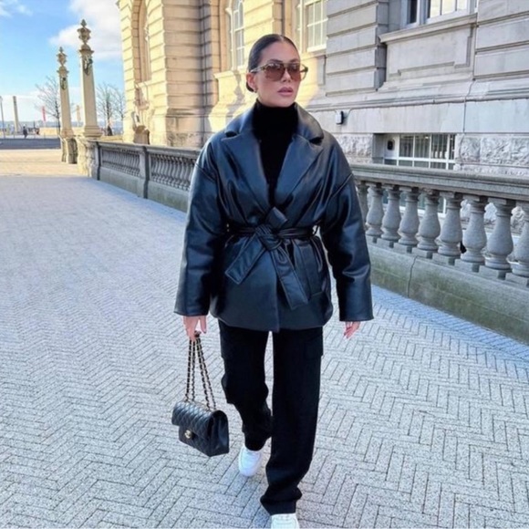 ZARA BLOGGER FAVORITE FAUX LEATHER
PUFFER COAT - Picture 6 of 10